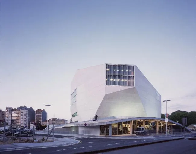 BIM建筑|白色经典的混凝土空腔音乐厅：波尔图文化剧院 / OMA