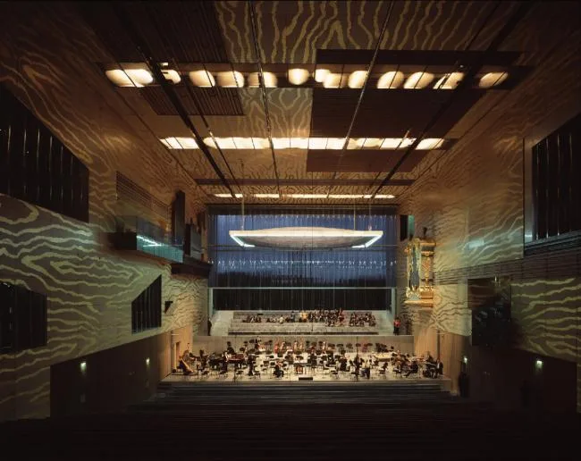 BIM建筑|白色经典的混凝土空腔音乐厅：波尔图文化剧院 / OMA