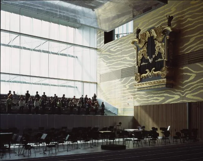 BIM建筑|白色经典的混凝土空腔音乐厅：波尔图文化剧院 / OMA