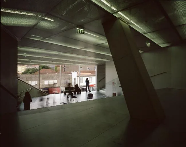 BIM建筑|白色经典的混凝土空腔音乐厅：波尔图文化剧院 / OMA