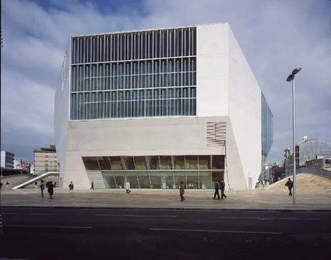 BIM建筑|白色经典的混凝土空腔音乐厅：波尔图文化剧院 / OMA