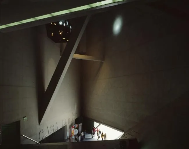 BIM建筑|白色经典的混凝土空腔音乐厅：波尔图文化剧院 / OMA