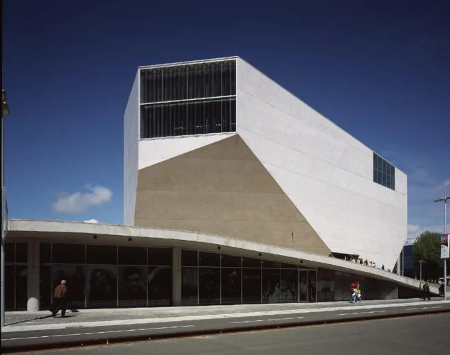 BIM建筑|白色经典的混凝土空腔音乐厅：波尔图文化剧院 / OMA