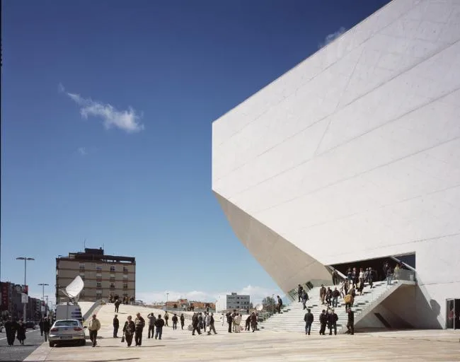 BIM建筑|白色经典的混凝土空腔音乐厅：波尔图文化剧院 / OMA
