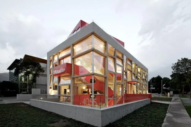 BIM建筑|斑斓亮丽，置在路边的宏大都会展览柜：米勒公司美术展览馆