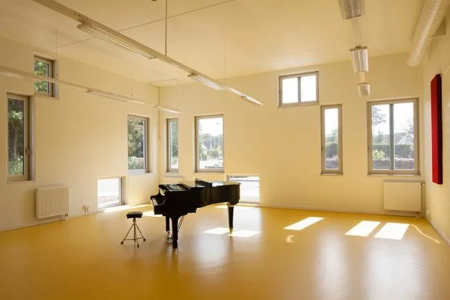 BIM建筑|将巨匠经典的音符涂抹颜色，复刻在立面上——音乐与建筑的融会之作
