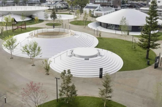 BIM建筑|立在城市客堂的巨型家具，日本奈良的暗昧空间：CoFuFun车站广场