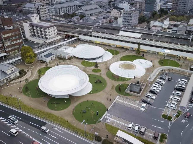 BIM建筑|立在城市客堂的巨型家具，日本奈良的暗昧空间：CoFuFun车站广场