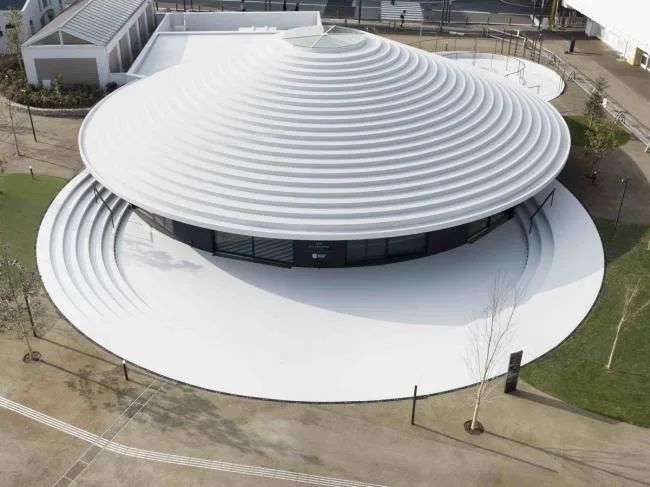 BIM建筑|立在城市客堂的巨型家具，日本奈良的暗昧空间：CoFuFun车站广场