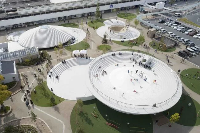BIM建筑|立在城市客堂的巨型家具，日本奈良的暗昧空间：CoFuFun车站广场