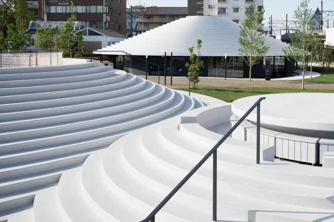 BIM建筑|立在城市客堂的巨型家具，日本奈良的暗昧空间：CoFuFun车站广场