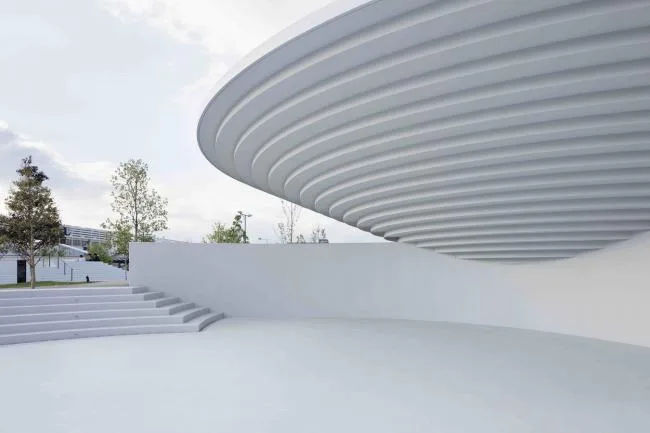 BIM建筑|立在城市客堂的巨型家具，日本奈良的暗昧空间：CoFuFun车站广场