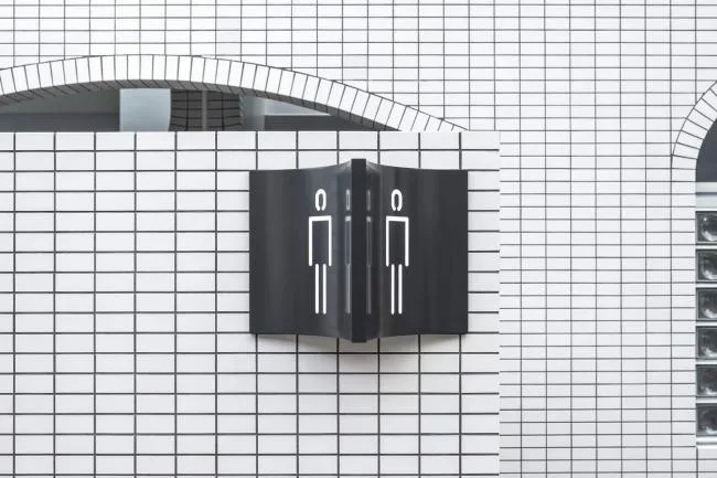 BIM建筑|立在城市客堂的巨型家具，日本奈良的暗昧空间：CoFuFun车站广场