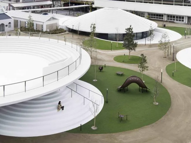 BIM建筑|立在城市客堂的巨型家具，日本奈良的暗昧空间：CoFuFun车站广场