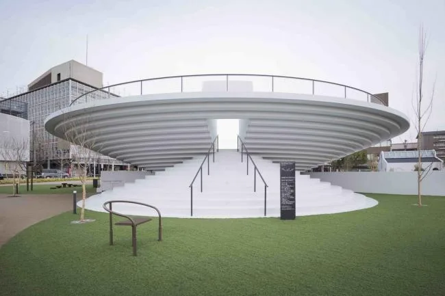 BIM建筑|立在城市客堂的巨型家具，日本奈良的暗昧空间：CoFuFun车站广场