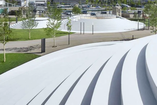 BIM建筑|立在城市客堂的巨型家具，日本奈良的暗昧空间：CoFuFun车站广场