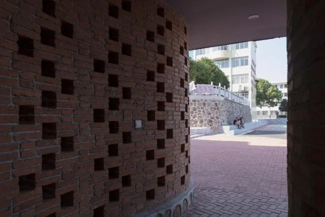 BIM建筑|岳阳县第三中学风雨操场兼陈述厅 / SUP素朴建筑工作室
