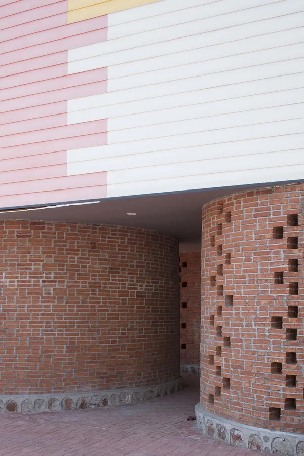 BIM建筑|岳阳县第三中学风雨操场兼陈述厅 / SUP素朴建筑工作室