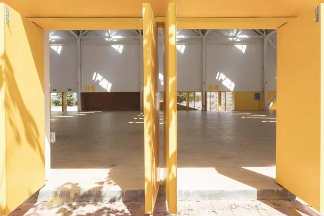 BIM建筑|岳阳县第三中学风雨操场兼陈述厅 / SUP素朴建筑工作室