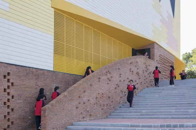 BIM建筑|岳阳县第三中学风雨操场兼陈述厅 / SUP素朴建筑工作室