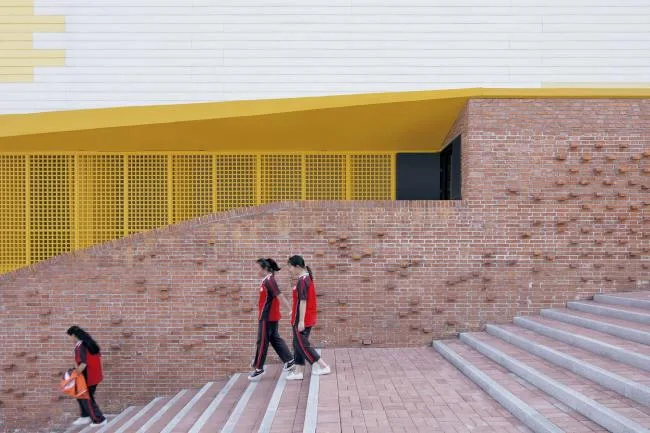 BIM建筑|岳阳县第三中学风雨操场兼陈述厅 / SUP素朴建筑工作室