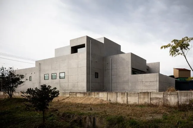 BIM建筑|用净水混凝土美学创作发明出的古朴实雅：安静之家