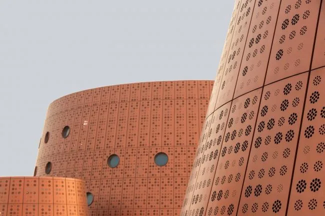 BIM建筑|新作！浇铸在年夜地之上的巨型圆椎古铜城堡——天津滨海城市博物馆