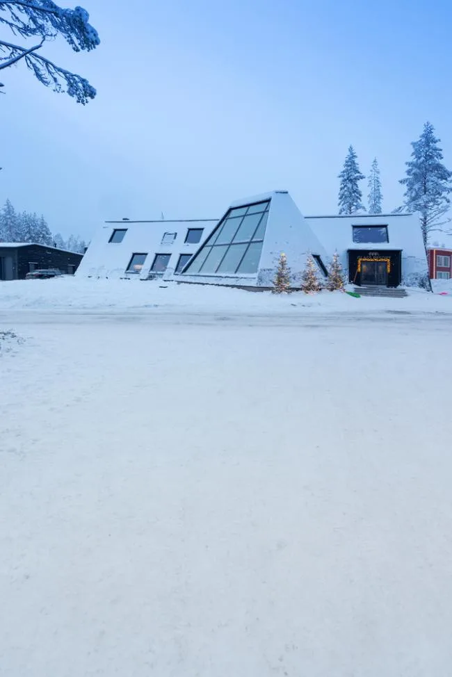BIM建筑|纵享皑皑白雪与极光星空：芬兰度假板屋酒店
