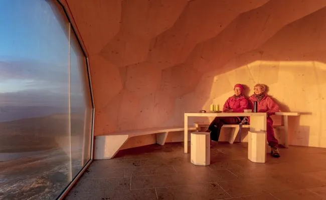 BIM建筑|徒步旅人的明灯，北极光之下的岩石小屋/SPINN Arkitekter