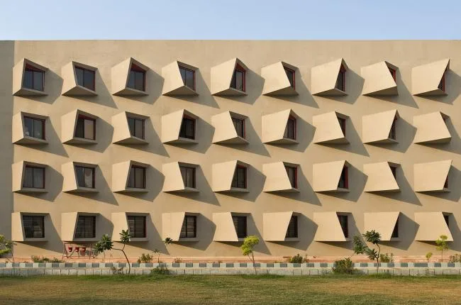 BIM建筑|多样且多彩，每扇窗户都有各自性情的学生公寓年夜楼 /Sanjay Puri建筑事务所