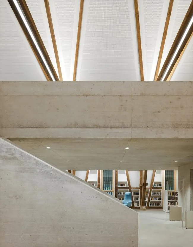 BIM建筑|拥有汗青感的谷仓秒变简练高雅的藏书楼——德国改革Steimle Architekten 项目