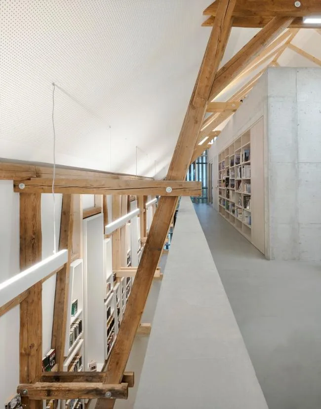 BIM建筑|拥有汗青感的谷仓秒变简练高雅的藏书楼——德国改革Steimle Architekten 项目
