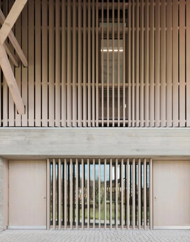 BIM建筑|拥有汗青感的谷仓秒变简练高雅的藏书楼——德国改革Steimle Architekten 项目