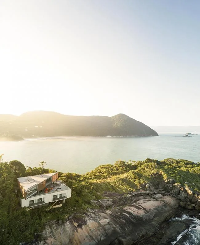 BIM建筑|以海为邻，明媚四时的巴西半岛之家