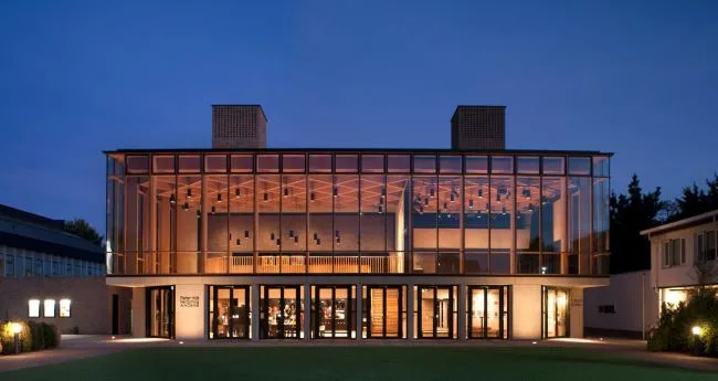BIM建筑|摆设在英国剑桥校园的玻璃盒子——剧院艺术中间