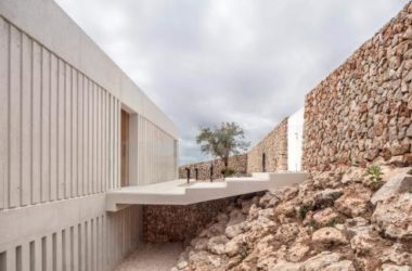 BIM建筑|面向海边睁开的年夜跨度不雅景台，极简天然的构架式室第-BIM建筑网