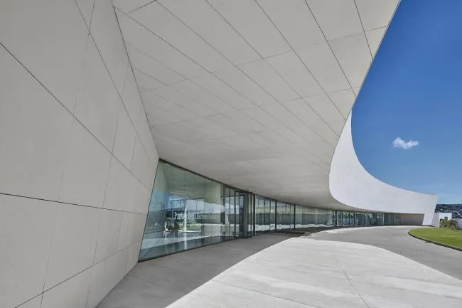 BIM建筑|优雅如天鹅展翅：巴西Roberto Herbster Gusmão黉舍