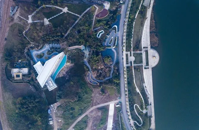 BIM建筑|山崖之巅,格构空间-重庆御临府艺术中间 / 成执设计