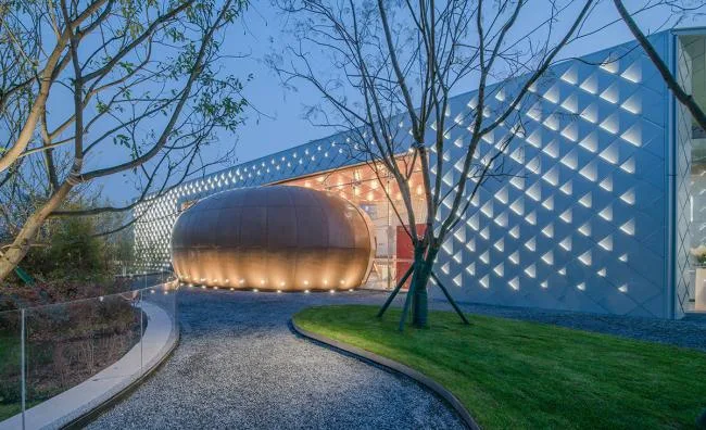 BIM建筑|山崖之巅,格构空间-重庆御临府艺术中间 / 成执设计