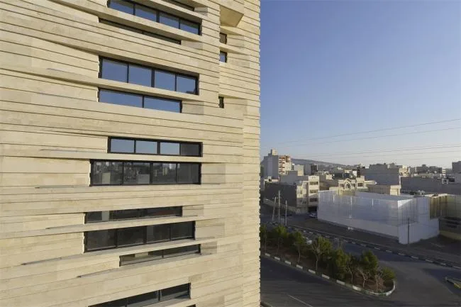 BIM建筑|如同被风化的粗粝岩石：阿维尼室第楼 | Heram建筑事务所