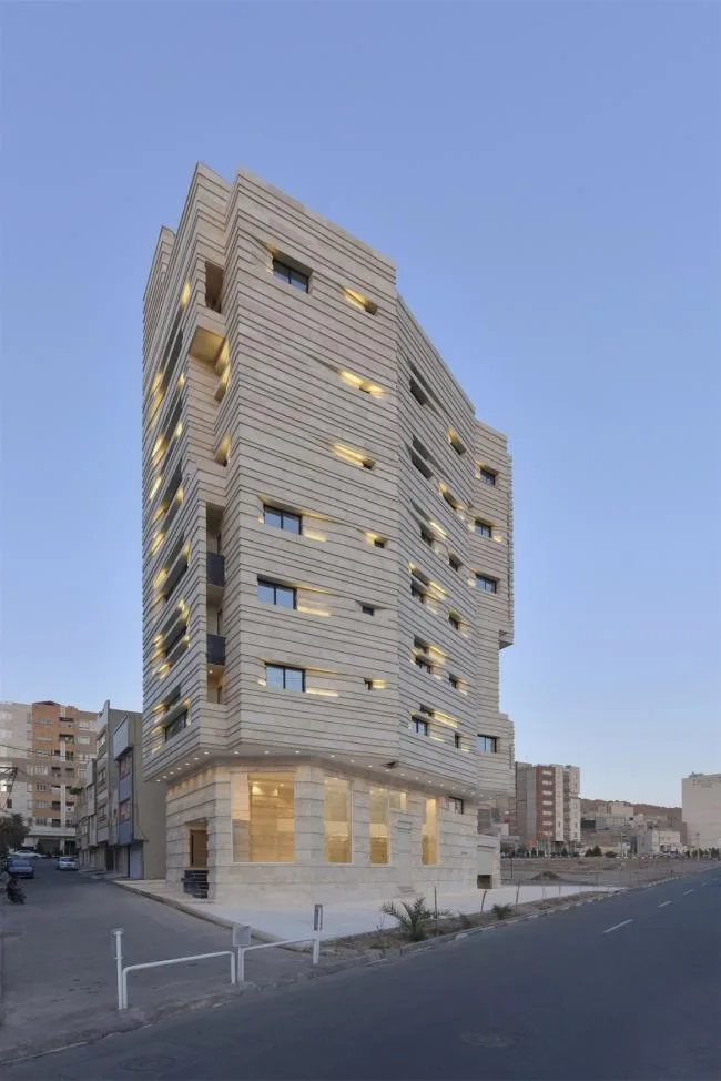 BIM建筑|如同被风化的粗粝岩石：阿维尼室第楼 | Heram建筑事务所
