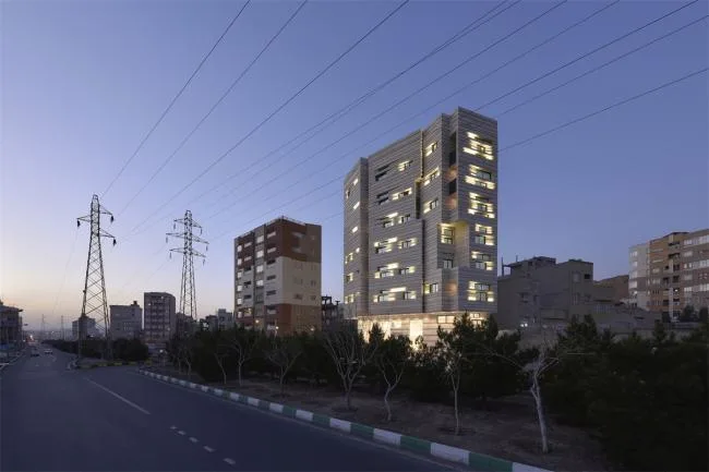 BIM建筑|如同被风化的粗粝岩石：阿维尼室第楼 | Heram建筑事务所