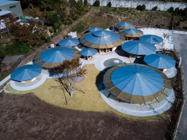 BIM建筑|手塚貴晴工作室：“木库幼儿园”——日式和伞下的光影丛林