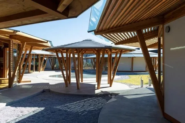BIM建筑|手塚貴晴工作室：“木库幼儿园”——日式和伞下的光影丛林