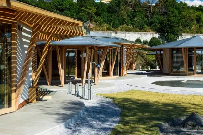 BIM建筑|手塚貴晴工作室：“木库幼儿园”——日式和伞下的光影丛林