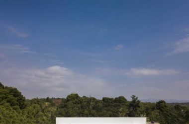 BIM建筑|在宏大的“T”形屋顶上远眺海面：霍夫曼之家-BIM建筑网