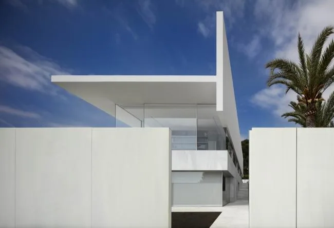 BIM建筑|在宏大的“T”形屋顶上远眺海面：霍夫曼之家