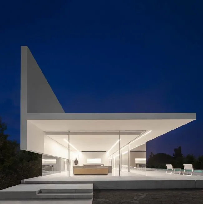 BIM建筑|在宏大的“T”形屋顶上远眺海面：霍夫曼之家