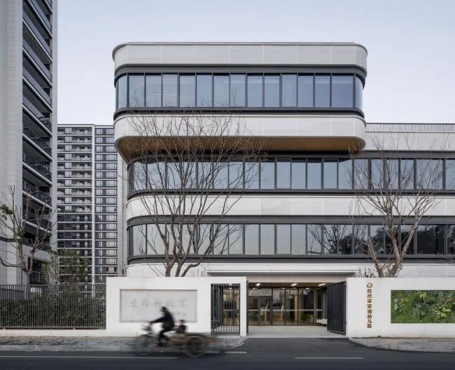 BIM建筑|漂浮的乐土——杭州市浪潮幼儿园 / GLA建筑设计