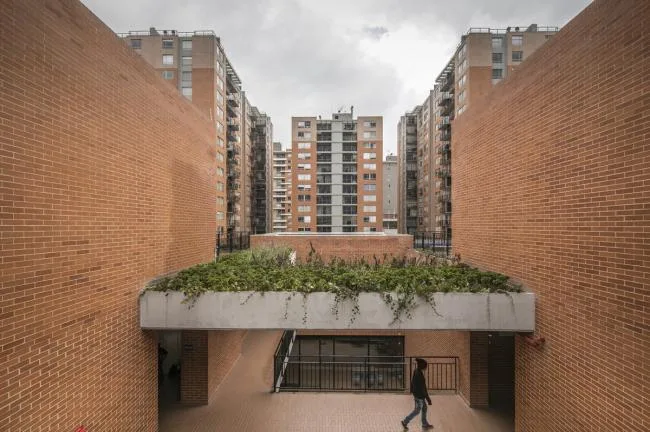 BIM建筑|天井中的黉舍，黉舍中的天井：哥伦比亚中小黉舍